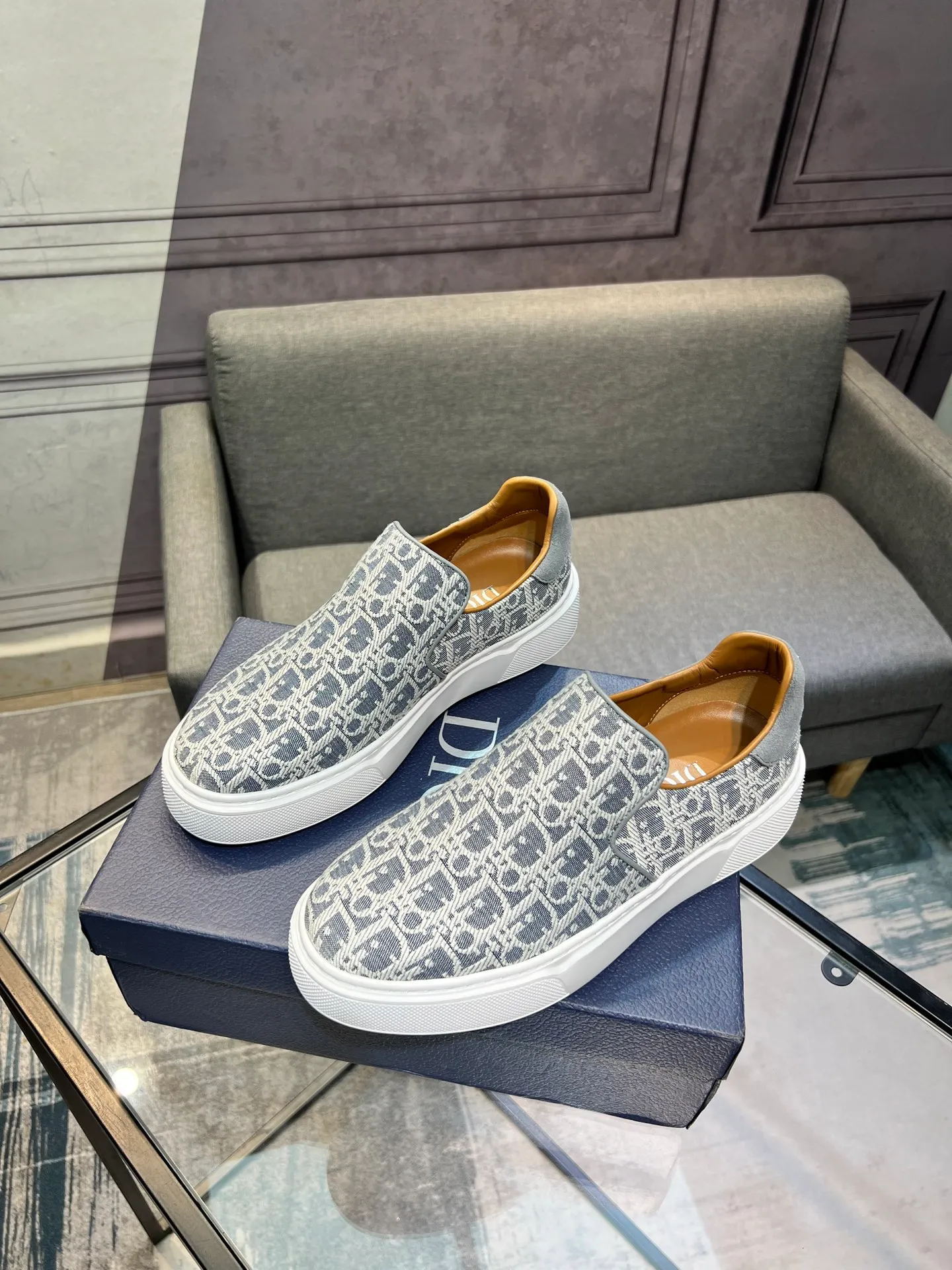 Men's shoes 💰380 The latest DiOr shipment, using imported top-grade jacquard fabric with cowhide design 👍 Breathable mesh lining, comfortable to wear, lightweight, original last mold, official website 1:1, private mold outsole, non-slip, color, multiple colors available, code number 38 to 44 (45 can be ordered)